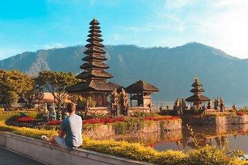 Ubud Monkey Forest, Waterfall and Ulundanu Bratan Temple Tour