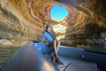 Portimão : Private Boat Tour through the Caves DE Benagil