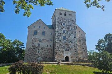 Turku Castle & City: Fully Guided Day Tour from Helsinki