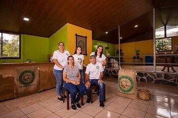Coffee, Nature and Culture with Tica Family in Monteverde