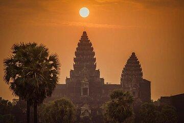 Angkor Wat Sunrise Small Group Tour with Expert Guide