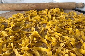 Tuscany Cooking Class and Wine Tasting with Vineyard Picnic