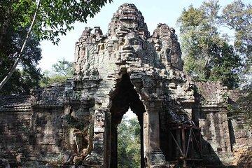 3 Day Angkor Wat Floating Village and Kulen Tour