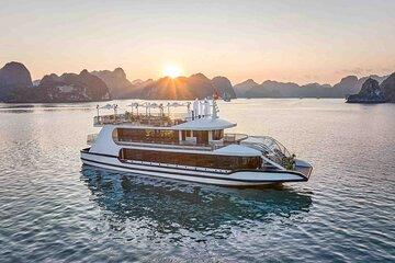 Halong Bay Luxury Cruise with Kayak, Swim, Lunch and Cave Tour