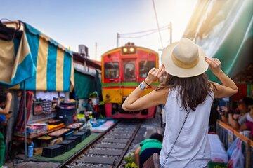Private Guided Tour to Mae Klong Train Market & Floating Market