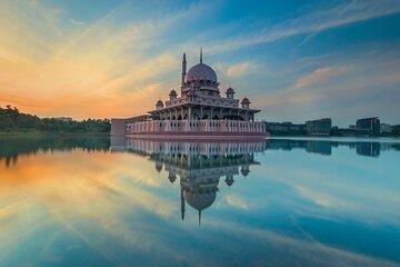 Putrajaya Tour with Pink Mosque and Boat Ride