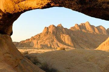 Spitzkoppe and Desert Magic: Arches, Art and Sunset Views