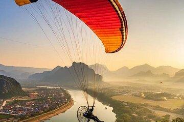 Vang vieng: Kayaking，Paragliding，hotel pick-up