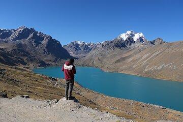 Lagoon Singrenacocha Treasure hidden in snowy Ausangate