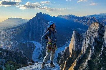 Nest of the Aguiluchos with 3 abseils and certified guides