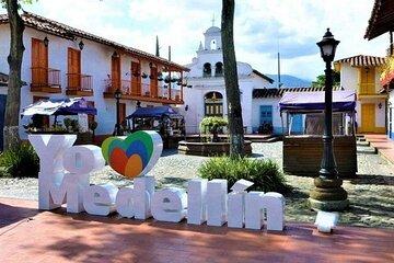 2 Day Shared Tour in Medellin Guatapé and Commune 13