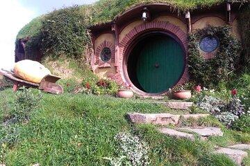 Hobbiton Movie Set Private Transfer and Hobbiton Tour SUV
