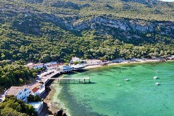 Full-day private tour DE Arrábida, Sesimbra and Palmela