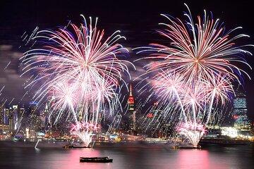 Circle Line: New Year's Eve Fireworks & Party Cruise (21+)