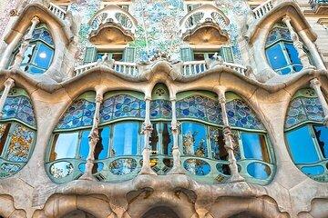 Barcelona MegaCombo Tickets: Park Güell, Casa Batlló & HoHo
