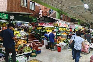Medellín Cultural Tour: Plaza Botero, Local Market and Comuna 13