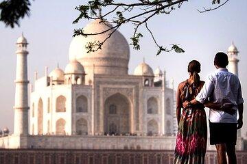 Private Car Transfer Agra to Jaipur via Fatehpur Sikri Tour