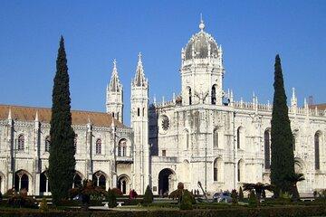 Lisbon Private Minibus Tour Experience