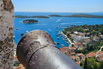 Makarska: 4-Island Speedboat Tour - town Hvar & Pakleni Islands