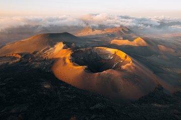 Private tour from Lanzarote: Timanfaya, El Golfo & Los Hervideros