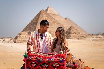 Giza Pyramids Tour with Romantic Dinner on a Luxury Private Boat