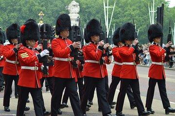 Changing of the Guard Walking Tour in London
