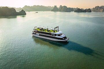 Hanoi: 5-Star Luxury Ha Long Bay Cruise, Buffet Lunch & Kayaking