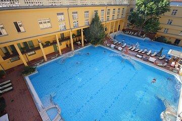 Budapest with Thermal Spa, Basilica Tour and Cruise