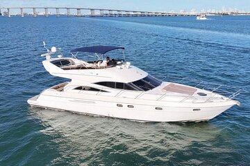 Luxury Yacht Tour 60' 13 pax to Star Island and Fisher Island