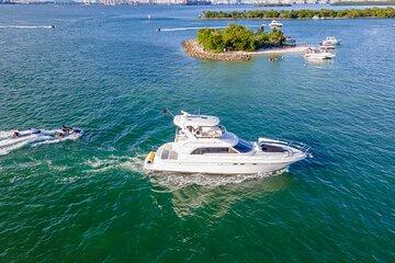Tour Luxury Yacht 55' 13 pax Millionaires Island and Brickell