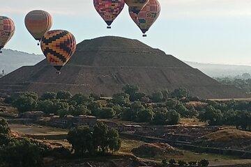 Private Balloon Over The Pyramids for Couples