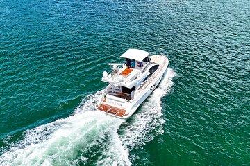 Explore the Skyline Luxury Yacht Charter in Miami