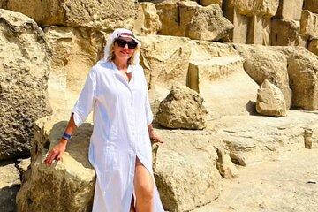 Private Tour in Pyramids of Giza with Lunch and Camel Ride