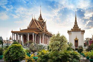 Private Shore Tour: Discover Phnom Penh's Historical Gems