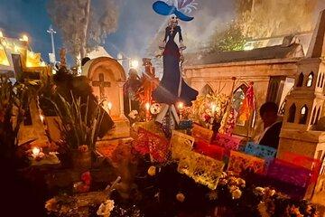 Private tour Dia de Muertos in Mixquic transportation and bread of the dead