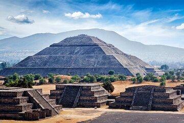 Private Teotihuacán Pyramids and Xochimilco Day Tour