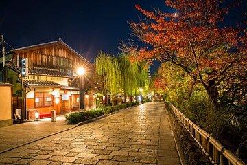 Kyoto Gion Night Guided Walking Tour for 3 Hours