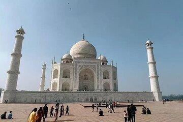 Taj Mahal Fast Track Entry with Guided Tour from Agra