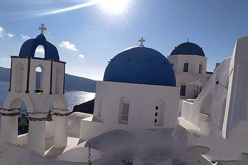The Charm of Medieval Santorini Alleys / PRIVATE