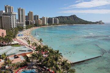 Explore Kalakaua Ave with Honolulu Walking Tour
