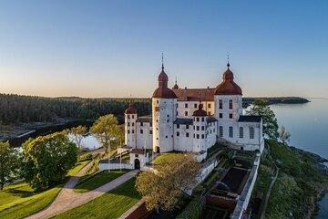 Private Day Trip from Gothenburg to Lake Vanern and Lacko Castle