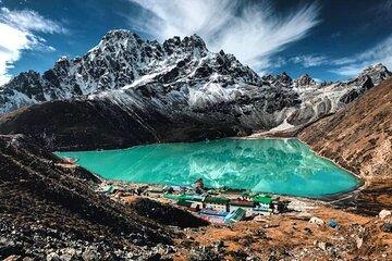 Gokyo Lakes Trek: Turquoise Gems of the Everest Region