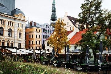 Sightseeing with Riga Old Town and Central Market Walking Tour