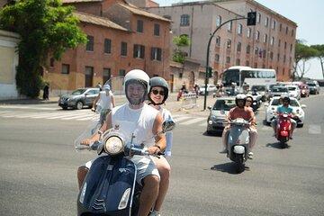 Rome’s Highest Hills Skyline Vespa Tour with Driver and Photo
