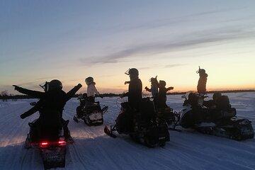 Private 2h snowmobiling tour in Rovaniemi