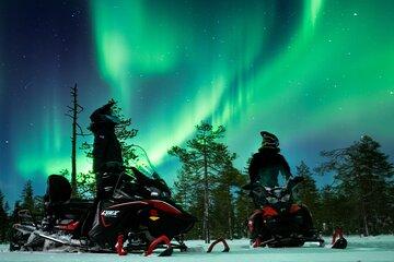 Night Time Snowmobile in Small Group of 6 people