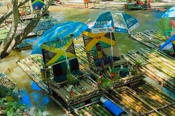 Bamboo rafting with Thonio