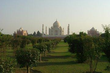 Day Trip to Agra from Pune with Air Tickets