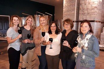 Niagara-on-the-Lake Winery Tasting Afternoon Tour with Wine and Cheese