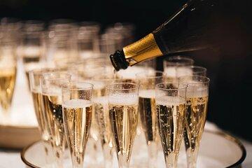 Festive Ornaments and Sparkling Delights Tour in Sacramento